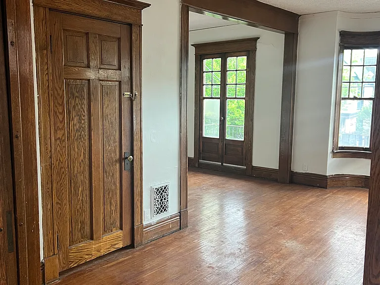 426 W Delavan Ave #UPPER — Photo 13