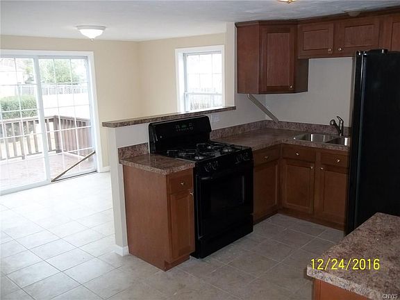 5th image of 202 Hoover Dr
