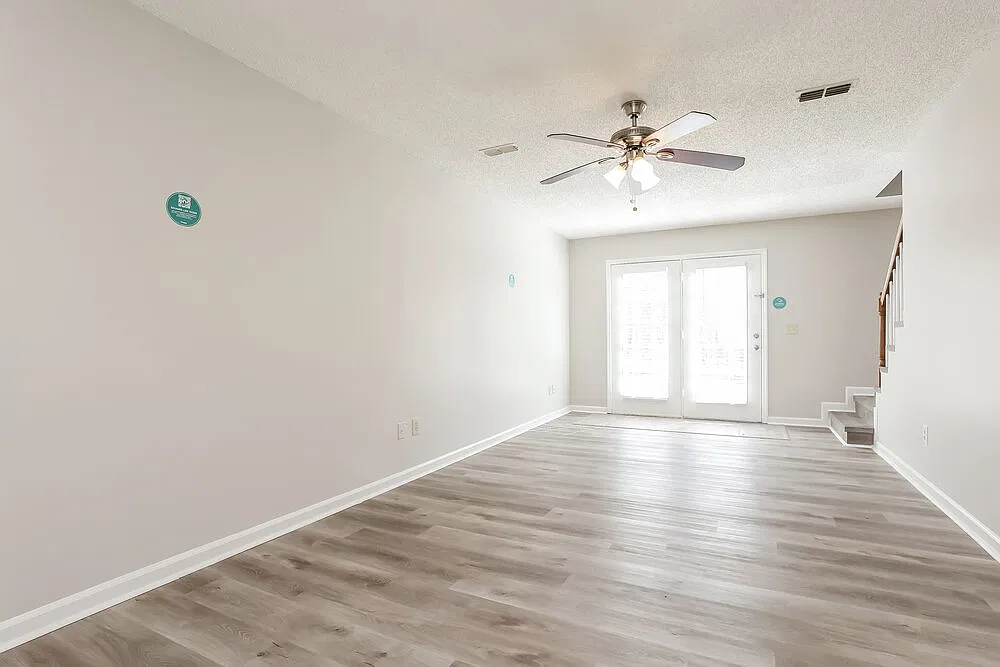 3 bed, 2.0 bath, 1744 sqft, $2,220 — Photo 4