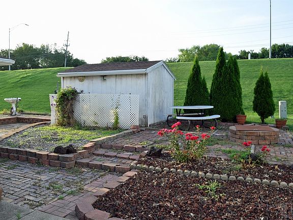 4th image of 1508 Erie Dr