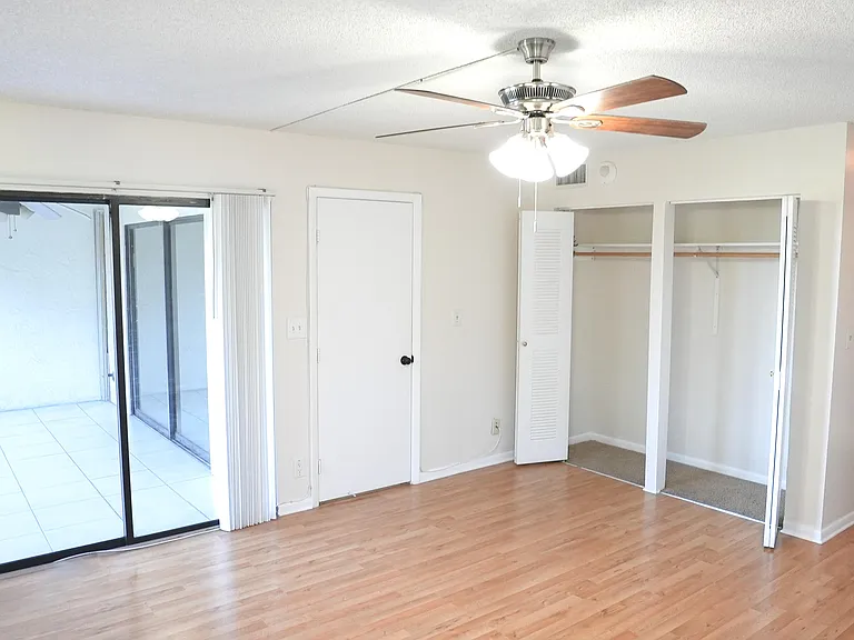 2112 S Cypress Bend Dr #404 — Photo 12