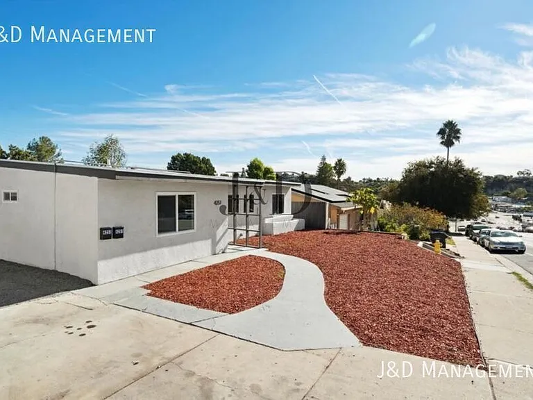 4251 College Ave — Photo 2