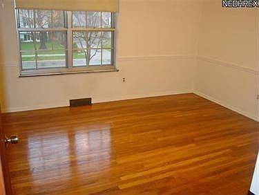 5th image of 394 Wallace Dr