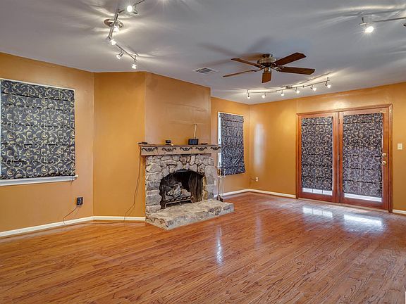 3rd image of 1606 Roselawn Ave
