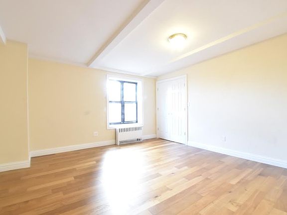 2nd image of 2350 Broadway Unit Penthouse 3