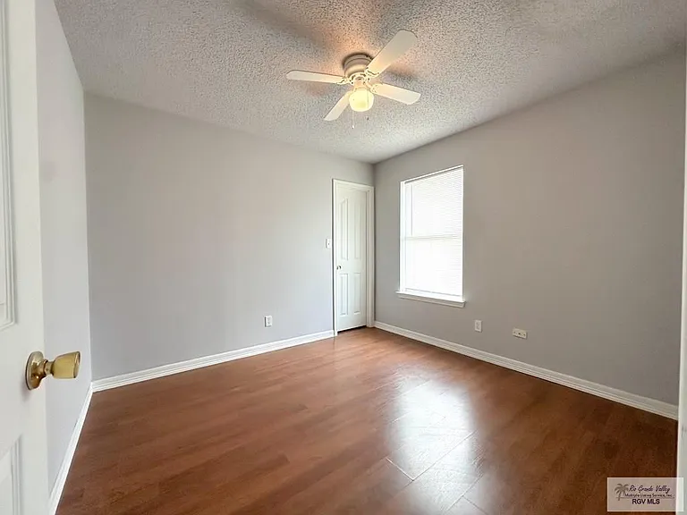 1013 Champlain Dr — Photo 7