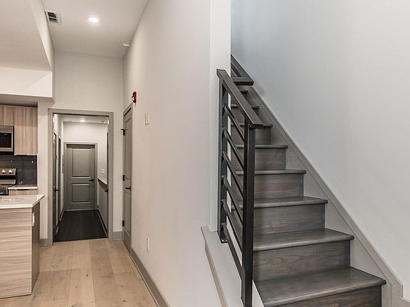 5th image of 2822 W Oxford St #3