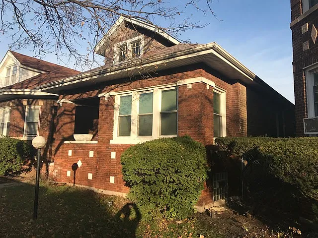 8333 S Paxton Ave photo 1