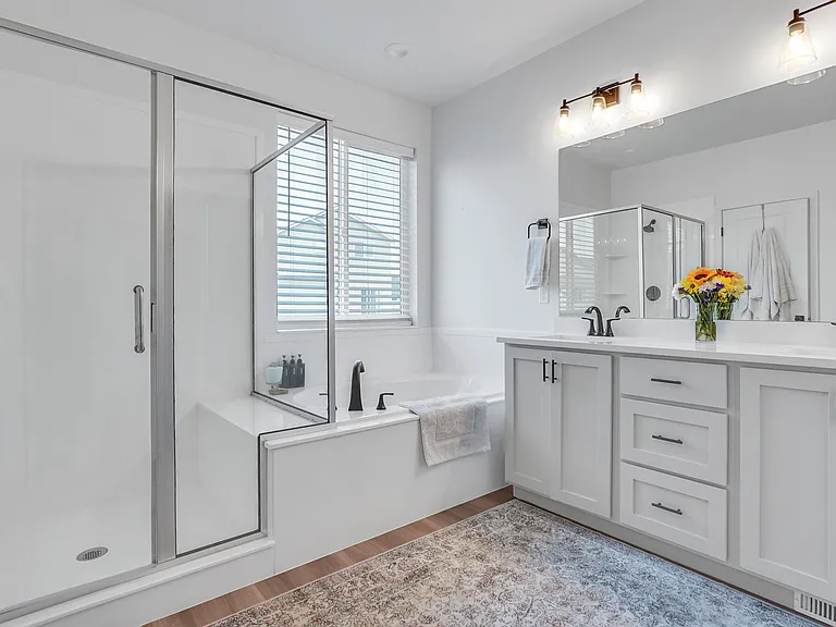2409 E Woodbury Ln — Photo 13