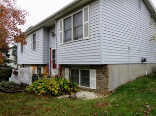 5910 Roach Rd, Godfrey, IL 62035