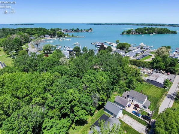 585 Victory Ln, Put In Bay, OH 43456
