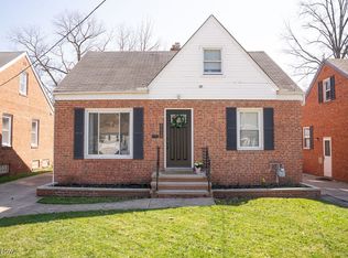 2707 Hearthstone Rd, Parma, OH 44134