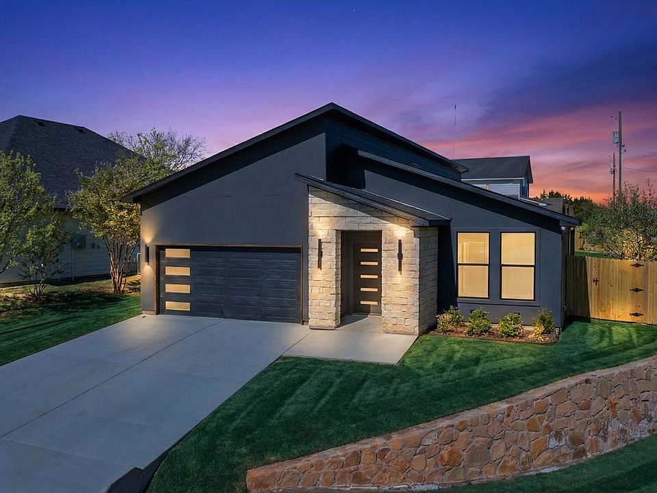 1st image of 2316 Forest Hill Ln