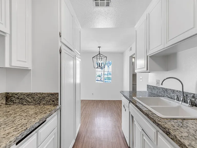 14455 Dickens St — Photo 15