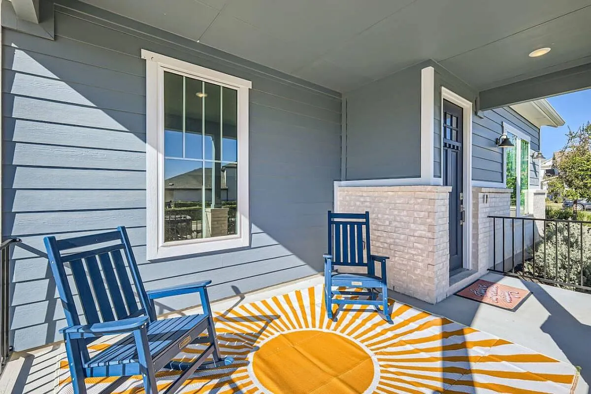 3 bed, 2.5 bath, 2162 sqft, $4,000 — Photo 3