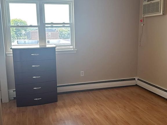 4th image of 8024 Castor Ave