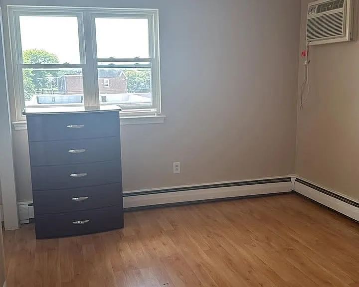 8024 Castor Ave — Photo 4