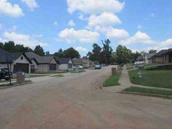 Exterior Neighborhood (street photo)