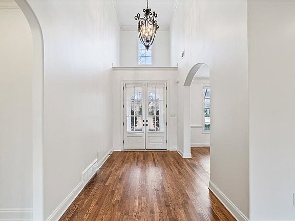 3rd image of 1581 Brackenshire Ln