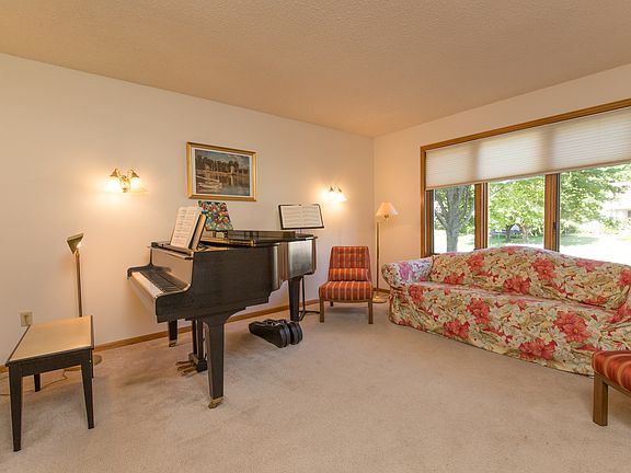 2nd image of 5605 Alameda St