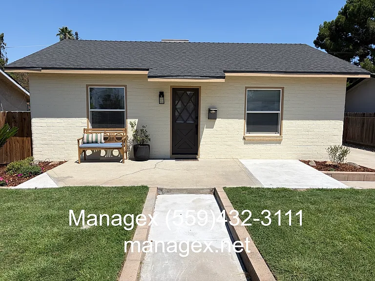 335 Oxford Ave — Photo 2