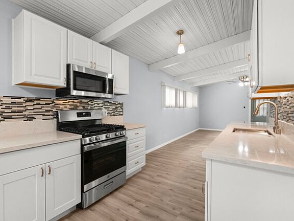 3rd image of 3302 S Beverly Dr #3304