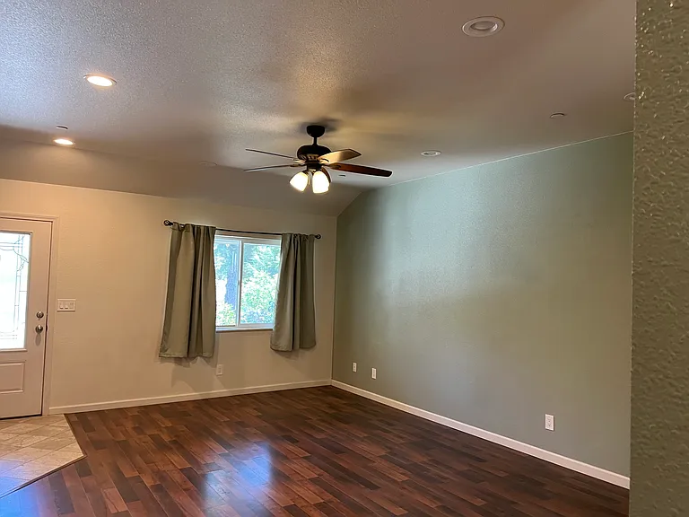 1113 Lion Ln — Photo 7