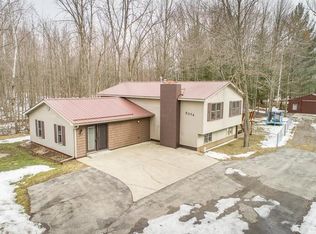 5374 N Water Rd, Sanford, MI 48657