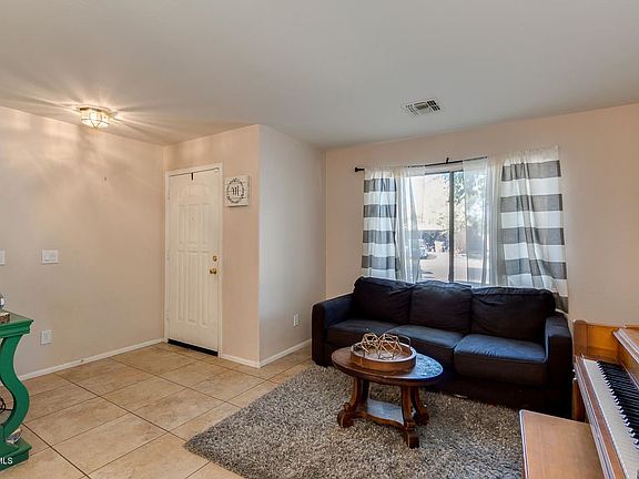 5th image of 827 E Lovegrass Dr