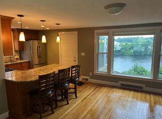 90 River Rd, Manchester, NH 03104