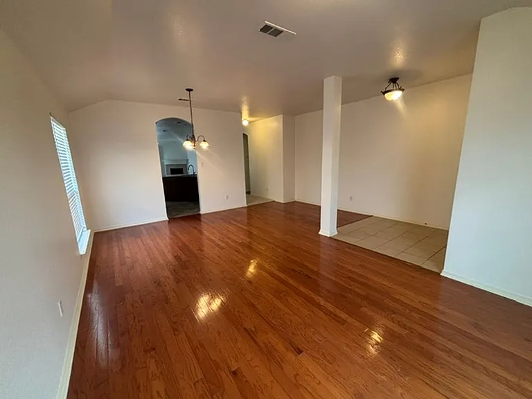 4415 Ashbury Ln — Photo 4