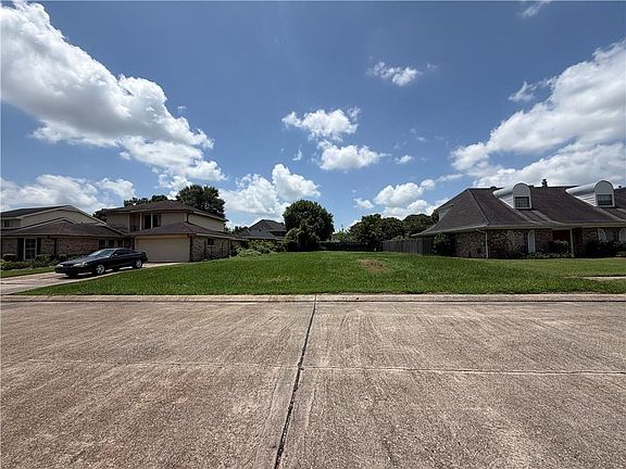 3rd image of 3815 Peach Tree Ct