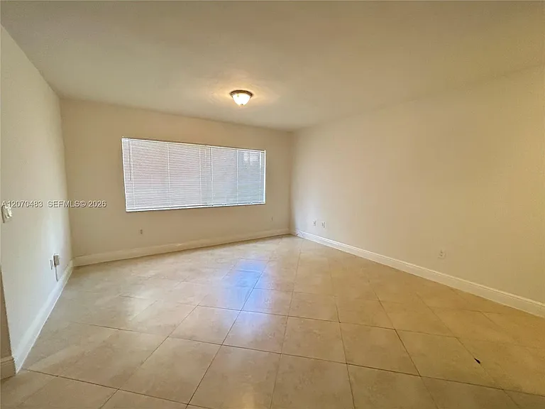 2880 Pine Tree Dr #3 — Photo 5