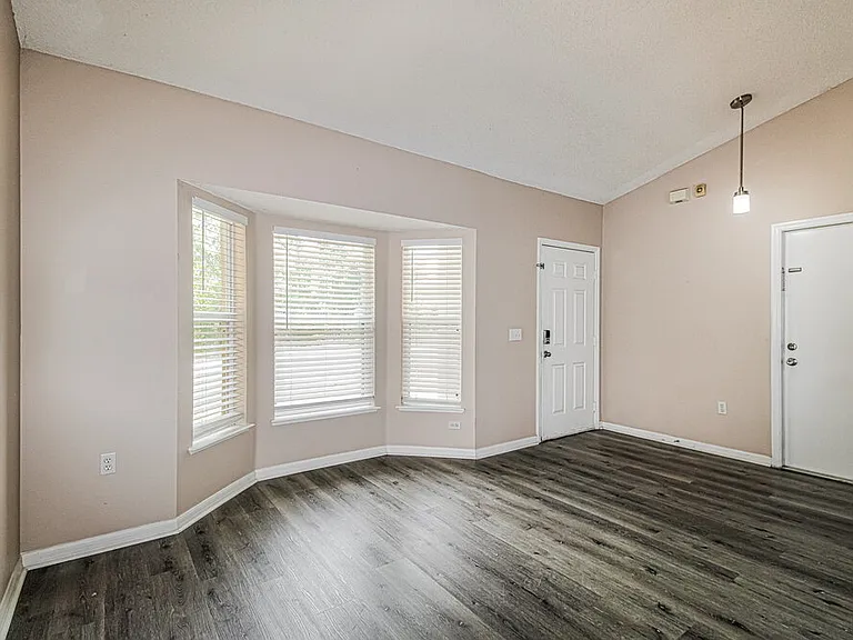 14017 Tudor St — Photo 5