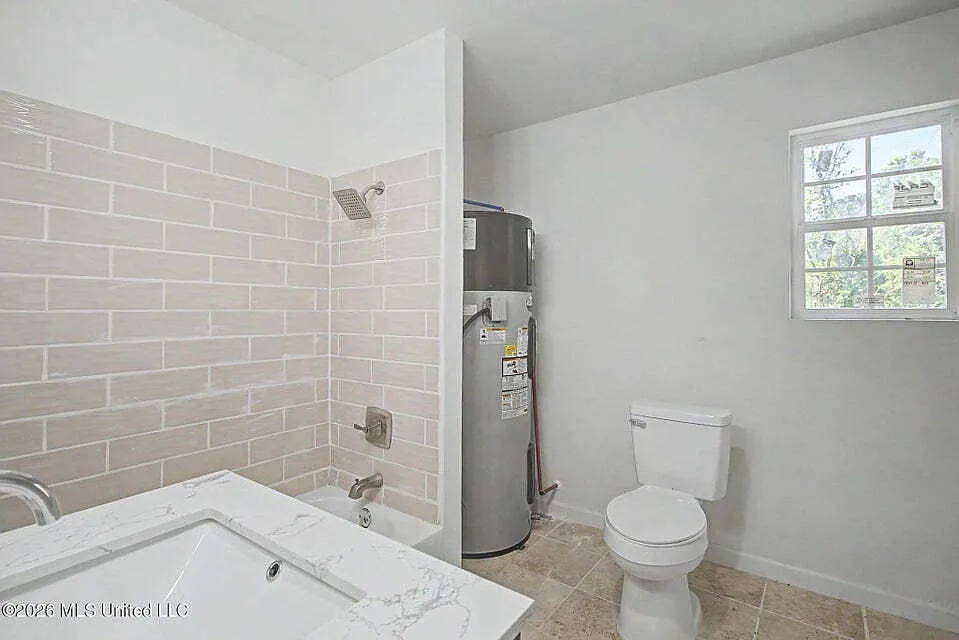 3 bed, 1.0 bath, 998 sqft, $1,400 — Photo 4