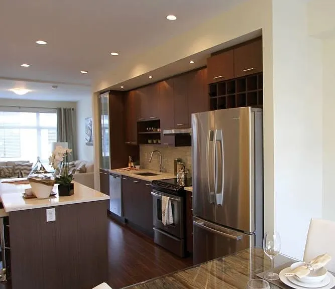9989 Barnston Dr E — Photo 2