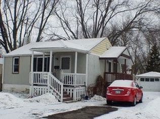 115 E Donovan Ave, Woodstock, IL 60098
