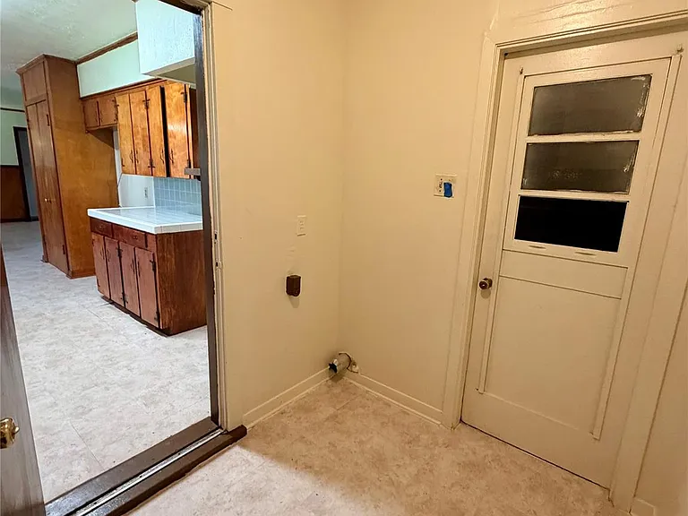 6211 Schevers St — Photo 26