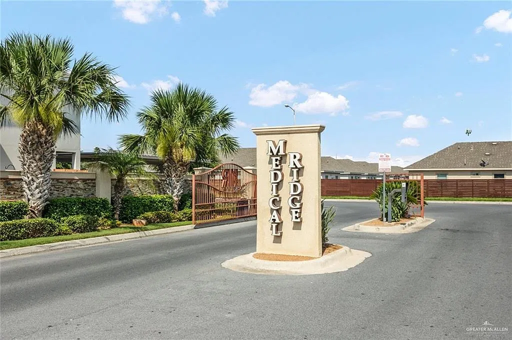 2 bed, 2.0 bath, 965 sqft, $1,200 — Photo 4