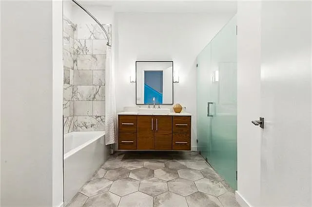 618 N Rampart St #201 — Photo 23