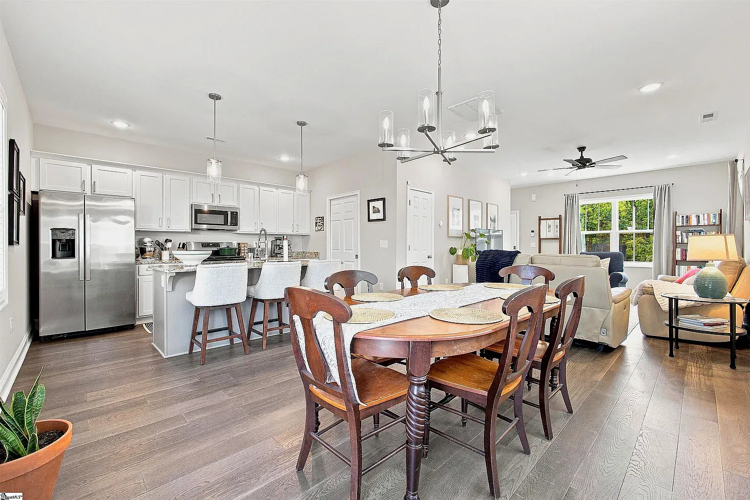 3 bed, 2.5 bath, 1399 sqft, $3,350 — Photo 2
