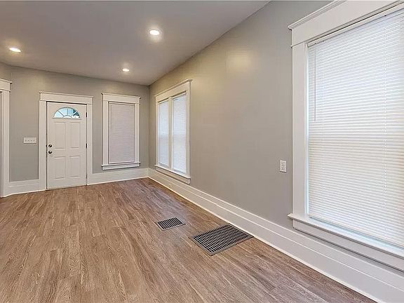 2nd image of 815 Cascade St