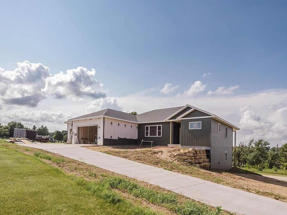 1st image of 102 Diamond Oaks
