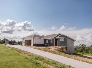 102 Diamond Oaks, Dodgeville, WI 53533