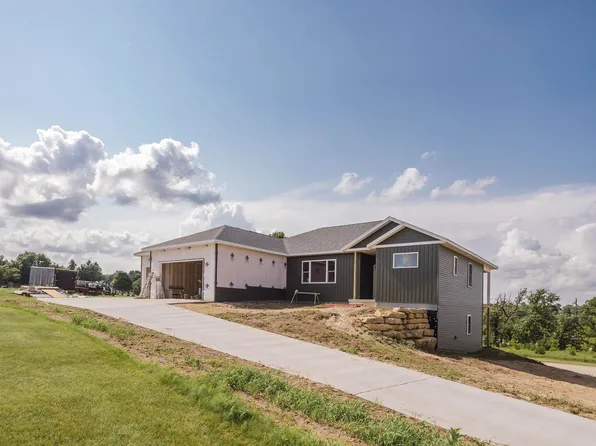 102 Diamond Oaks, Dodgeville, WI 53533