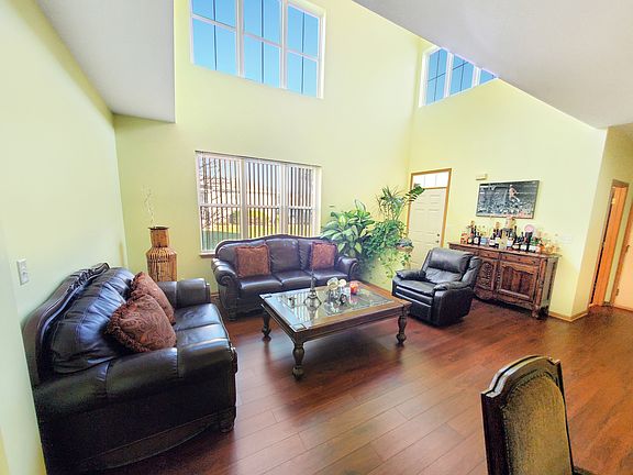 4th image of 520 Horizon Dr