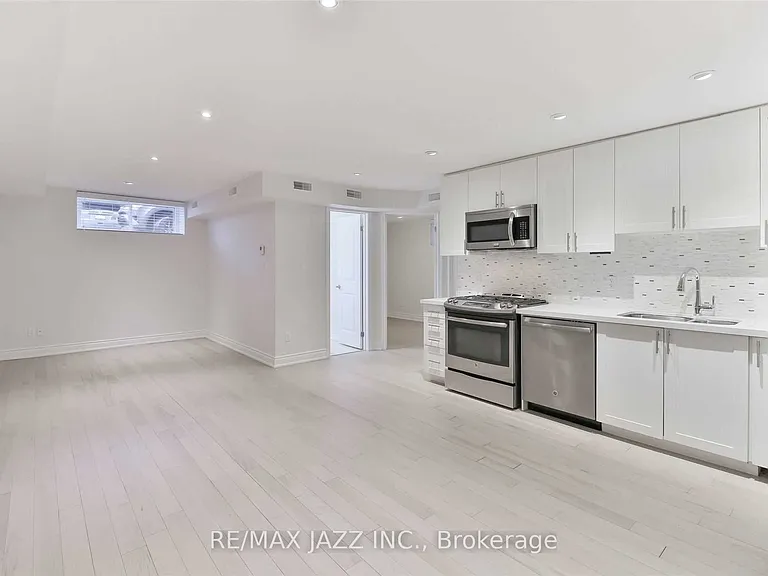 1303 Bayview Ave #103 — Photo 7