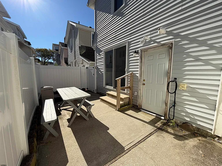 17 N Buffalo Ave — Photo 31