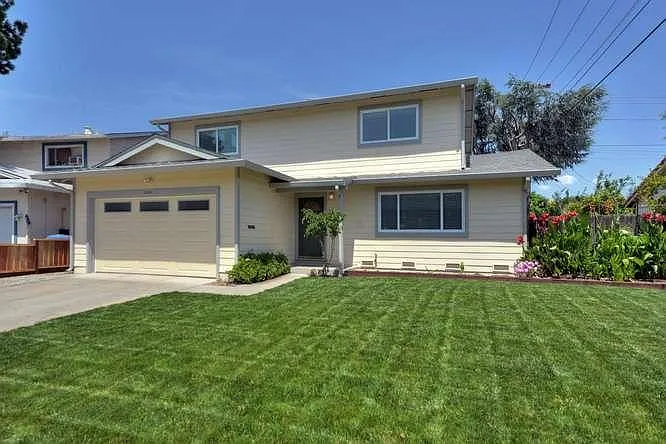 2040 Conifer Ln — Photo 1