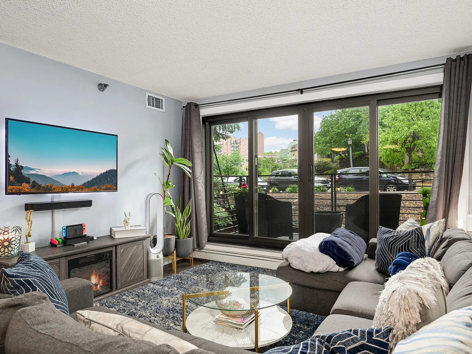 2 bed, 1195 sqft, $2,775 — Photo 3